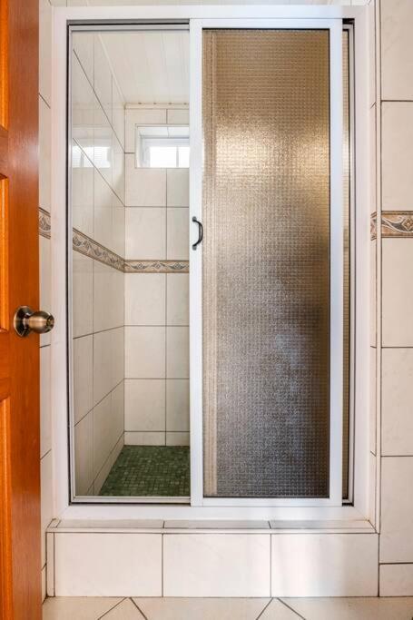 Chaine Lodge Maison Entiere Free Parking & Wifi 3Min De L'Aeroport Faaa Екстер'єр фото